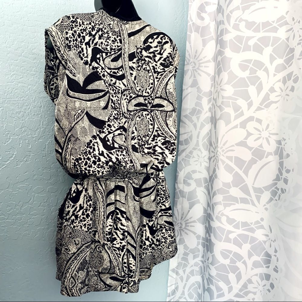 ANGL Black & Cream Abstract Pribt Surplice Short Romper Size Small - Picture 12 of 15